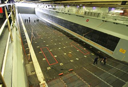 جولة داخل حوامة المارينز ال HoverCraft LCAC